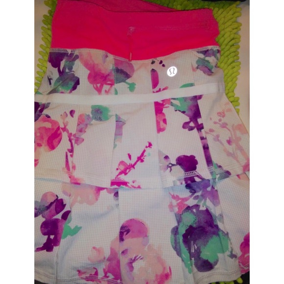 Lululemon Pace Setter Skirt Blurred Blossoms - Picture 2 of 5